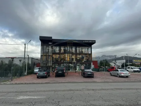 Shitet, Godinë 4-Katëshe+Truall, Unazë, Elbasan. 1.700.000 € (Elbasan)