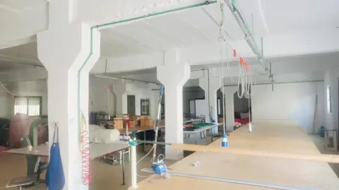 Tirane, jepet me qera magazine Kati 1, 900 m² 3.600 € (KOMBINAT)
