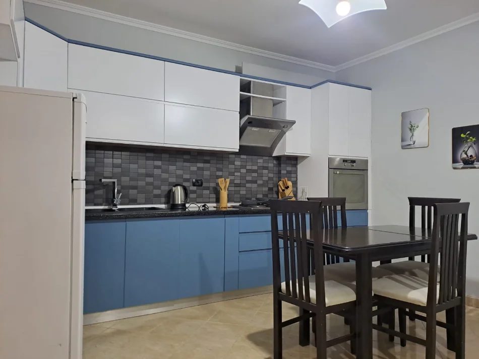 Tirane, jepet me qera apartament 1+1+Ballkon Kati 7, 64 m² 450 € (Prane Urgjenes se Pediatrise,Rruga Kongresi i Manastir