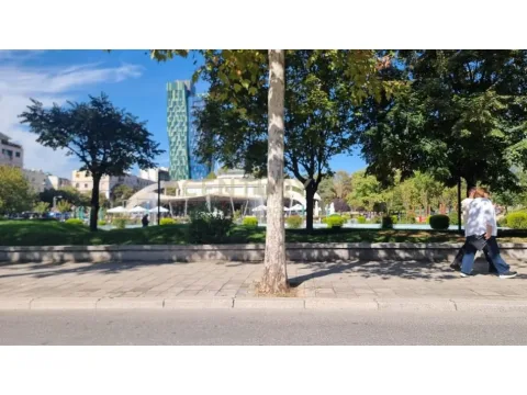 Tirane, shitet bar-resorant , 78 m² 250.000 € (Shallvaret)