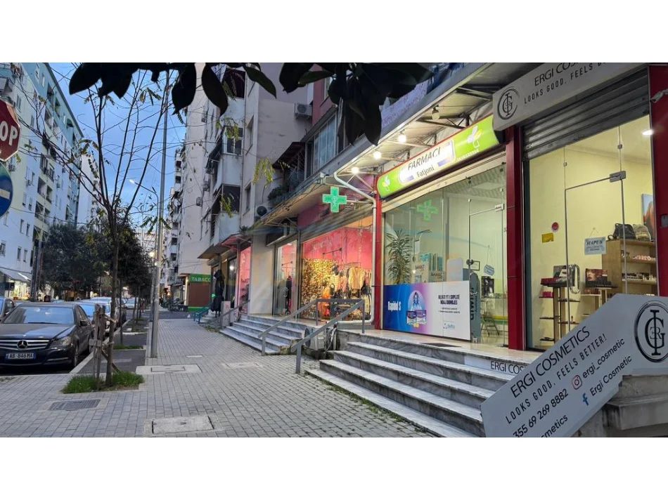 Tirane, shitet ambjent biznesi Kati 0, 45 m² 115.000 € (Yzberisht, prane Nela 3)