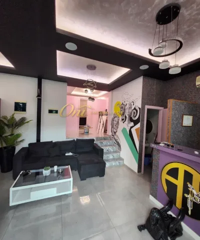 Tirane, jepet me qera dyqan Kati 0, 50 m² 500 € (ALI DEMI)