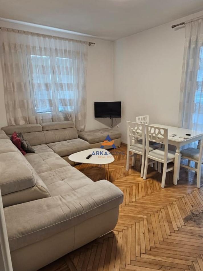 JEPET APARTAMENT ME QERA 1+1+BALLKON "RRUGA E BARRIKADAVE" 5