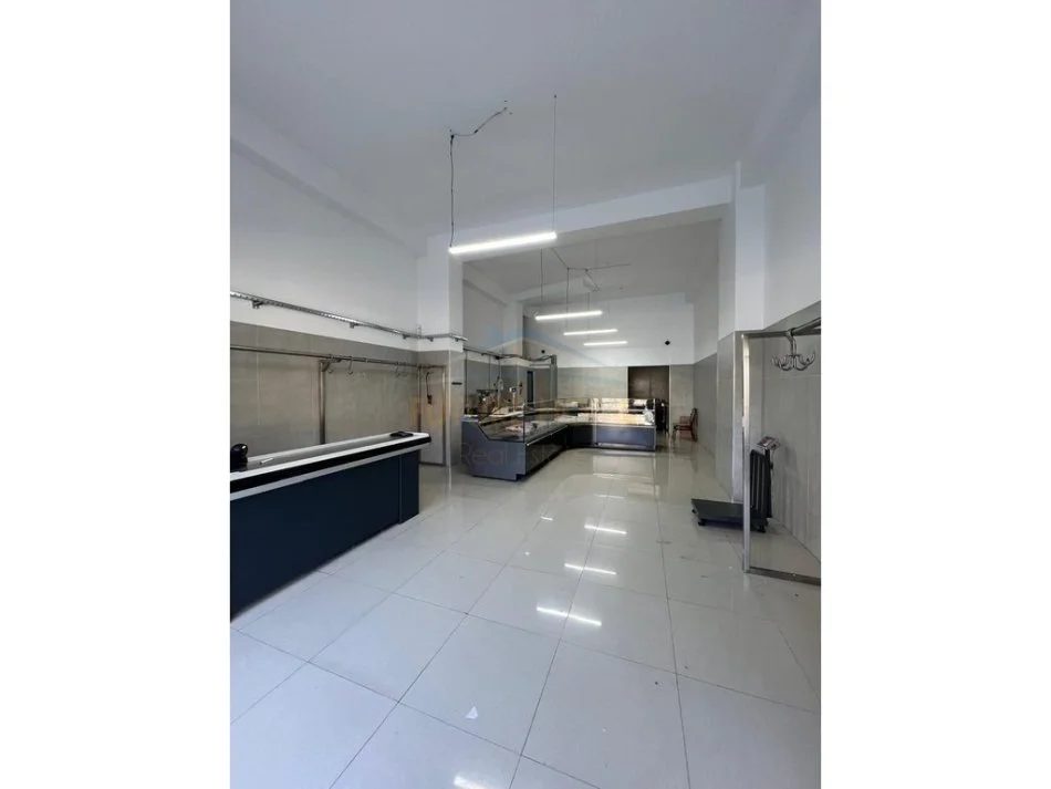 Tirane, shitet ambjent biznesi Kati 0, 129 m² 323.000 € (Unaza e Re)