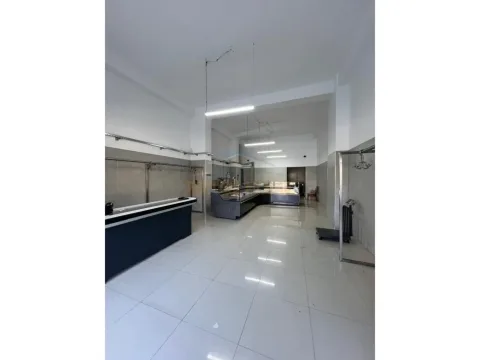 Tirane, shitet ambjent biznesi Kati 0, 129 m² 323.000 € (Unaza e Re)