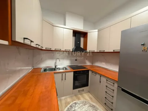 Tirane, jepet me qera apartament 2+1+Aneks+Ballkon Kati 5, 70 m² 810 € (Pallatet Agimi)