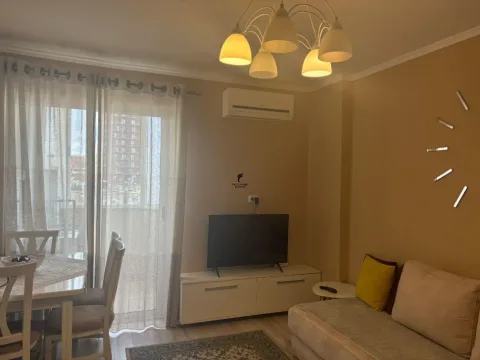 Tirane, jepet me qera apartament 1+1 Kati 7, 56 m² 600 € (MYSLYM SHYRI)