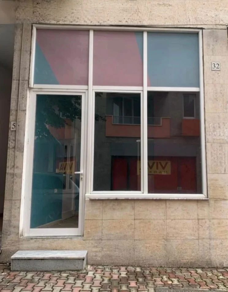 Tirane, jepet me qera ambjent biznesi Kati 1, 17 m² 350 € (Shkolla e Baletit)