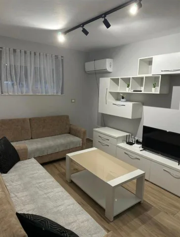 0682064333 JEPET APARTAMENT ME QERA NE VOLLGA !