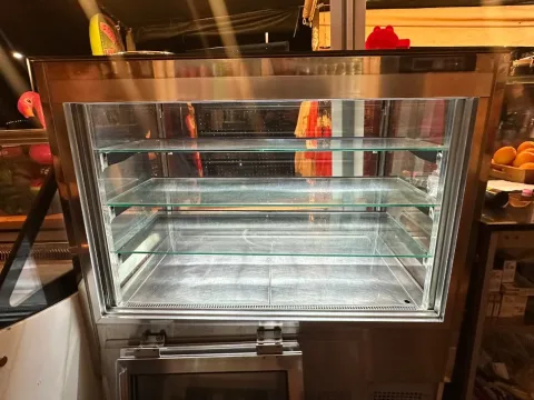 Sarande, shes Shiten frigorifer akulloresh,frigorifer per fast food 1 €