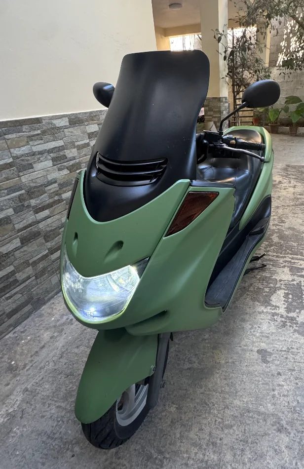 Shqiperi, shes motor Yamaha Majesty , jeshile 98 km 1.080 €