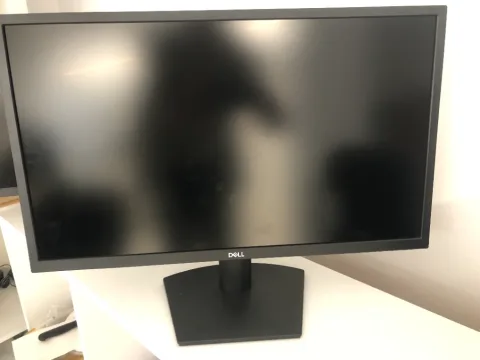 Okazion , shiten 3 ekrane kompjuteri DELL , ne gjendje perfekte ,24 inch, FULL HD ,10.000 leke te reja njeri ose 25.000 