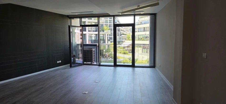 Tirane, jepet me qera ambjent biznesi Kati 3, 102 m² 1.500 € (Lake View)
