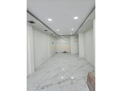 Tirane, jepet me qera ambjent biznesi Kati 0, 52 m² 580 € (ish Dogana)
