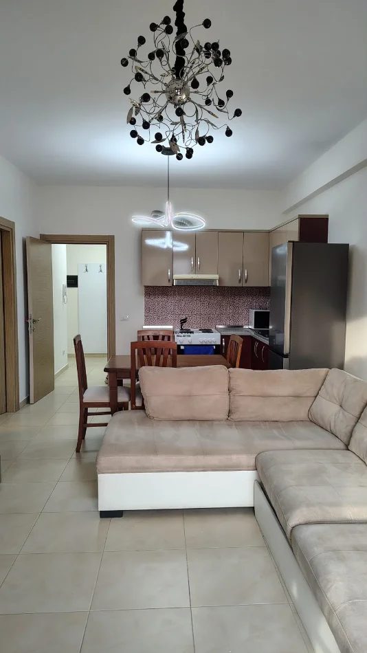 Tirane, jepet me qera apartament 1+1 Kati 4, 67 m² 600 € (PAZARI I RI)