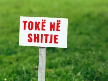 Shqiperi, shitet toke, në Laç , 155.000 m² 1.550.000 € (Laç)