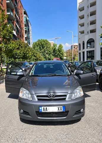 Tirane, shitet makine Toyota Corolla Nafte, gri e erret manuale Klima 224.000 km