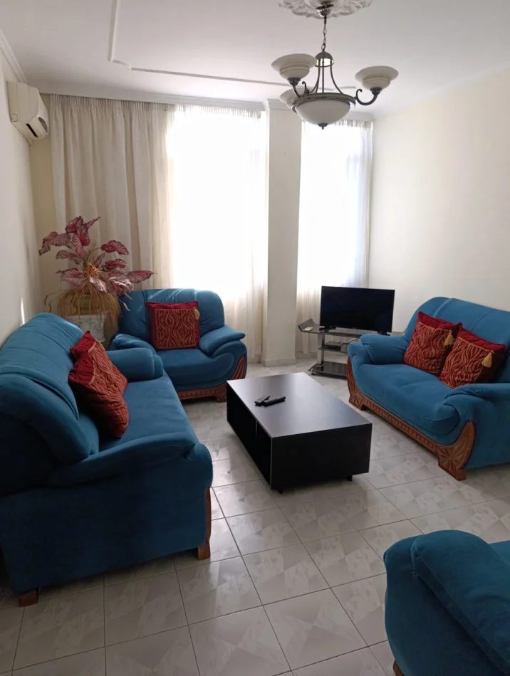 Tirane, jepet me qera apartament 2+1 Kati 4, 100 m² 650 € (Ali Demi)
