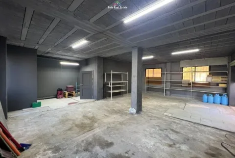 Tirane, jepet me qera magazine Kati 0, 110 m² 650 € (Rruga Turhan Pashe Permeti)