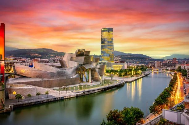 Tirane, oferte City-tour | Vizita qytetesh Udhëtim në Bilbao – Biarritz – Lourdes