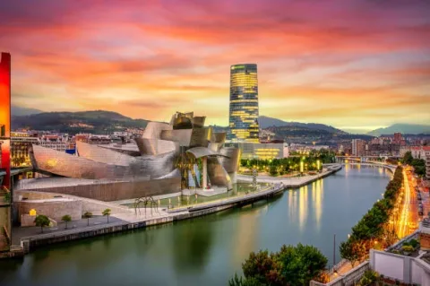 Tirane, oferte City-tour | Vizita qytetesh Udhëtim në Bilbao – Biarritz – Lourdes