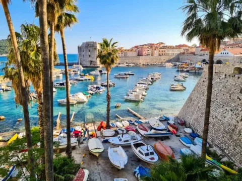 Tirane, oferte City-tour | Vizita qytetesh 𝗗𝗨𝗕𝗥𝗢𝗩𝗡𝗜𝗞-𝗕𝗨𝗗𝗩𝗔-𝗞𝗢𝗧𝗢𝗥 - 𝗨𝗟𝗤𝗜𝗡