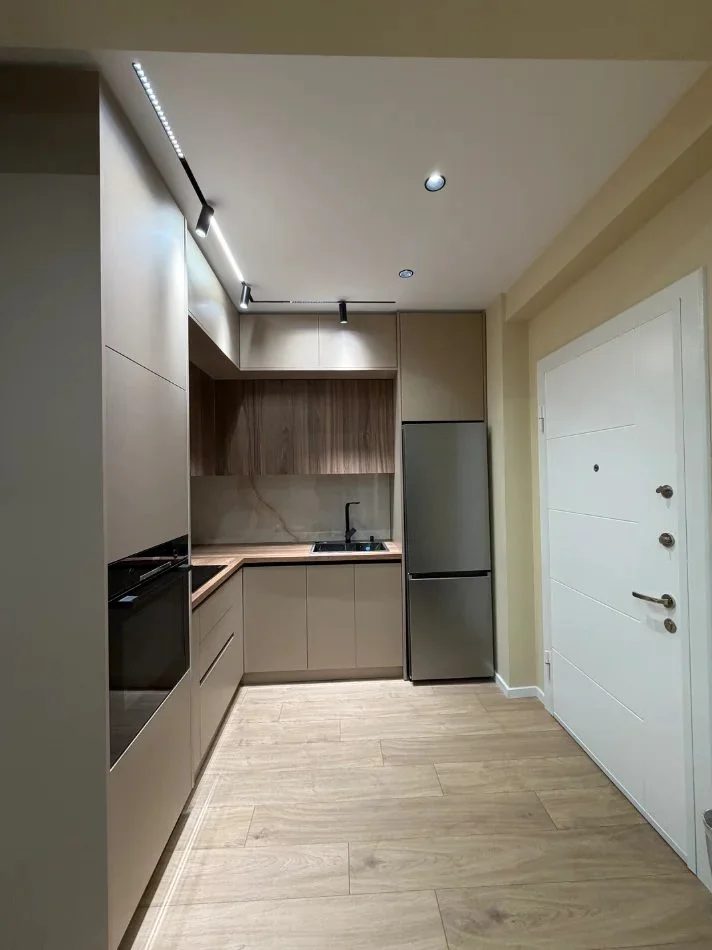 Tirane, jepet me qera apartament 2+1 Kati 1, 105 m² 500 € (Rruga Azem Galica)