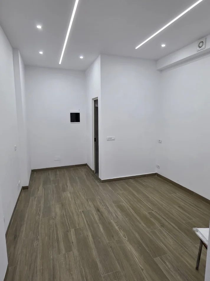 Tirane, shitet ambjent biznesi Kati 0, 27 m² 105.000 € (Komuna e Parisit)