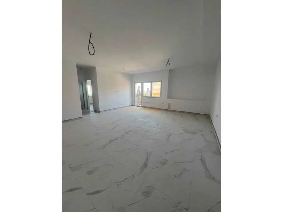 Tirane, shitet apartament 2+1 Kati 4, 93 m² (Rezidenca Lake Land, Farke)