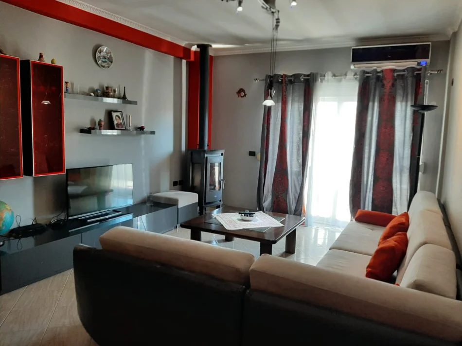 Tirane, jepet me qera apartament 2+1+Aneks+Ballkon Kati 8, 100 m² 550 € (ASTIR)