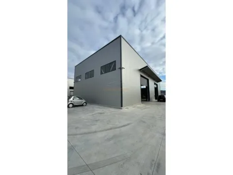 Tirane, shitet magazine Kati 0, 1.400 m² 800.000 € (Prush)