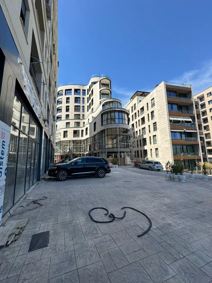 Tirane, shitet dyqan Kati 0, 625 m² 2.500.000 € (LIQENI I THATE)