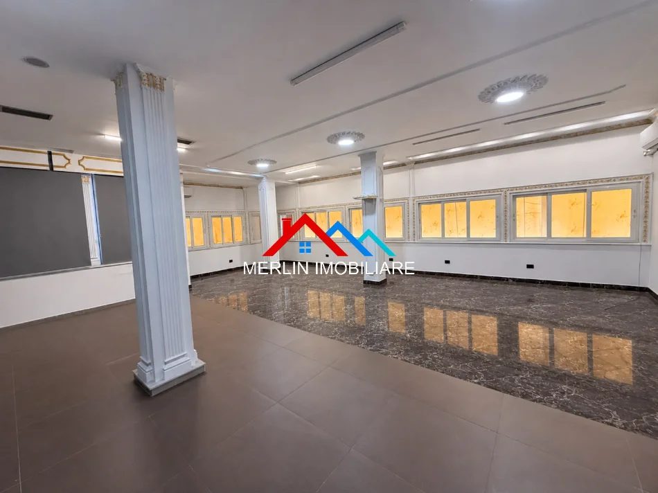 Tirane, jepet me qera ambjent biznesi Kati 5, 240 m² 2.300 € (RRUGA FERIT XHAJKO)