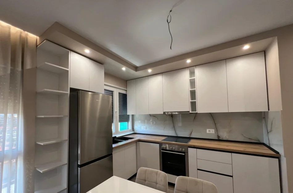 Tirane, jepet me qera apartament 1+1 Kati 6, 53 m² 600 € (Rruga Jordan Misja)