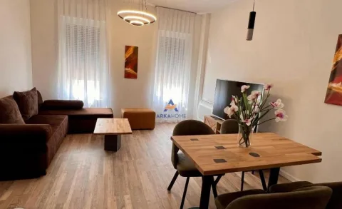 JEPET APARTAMENT ME QERA 2+1+VERANDË "TE BULEVARDI I RI,RRUG