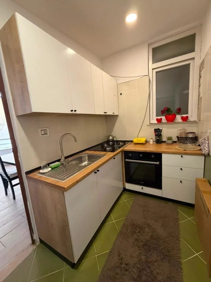 Tirane, jepet me qera apartament 3+1 Kati 0, 150 m² 1.500 € (50 m nga Kopshti Zoologjik)