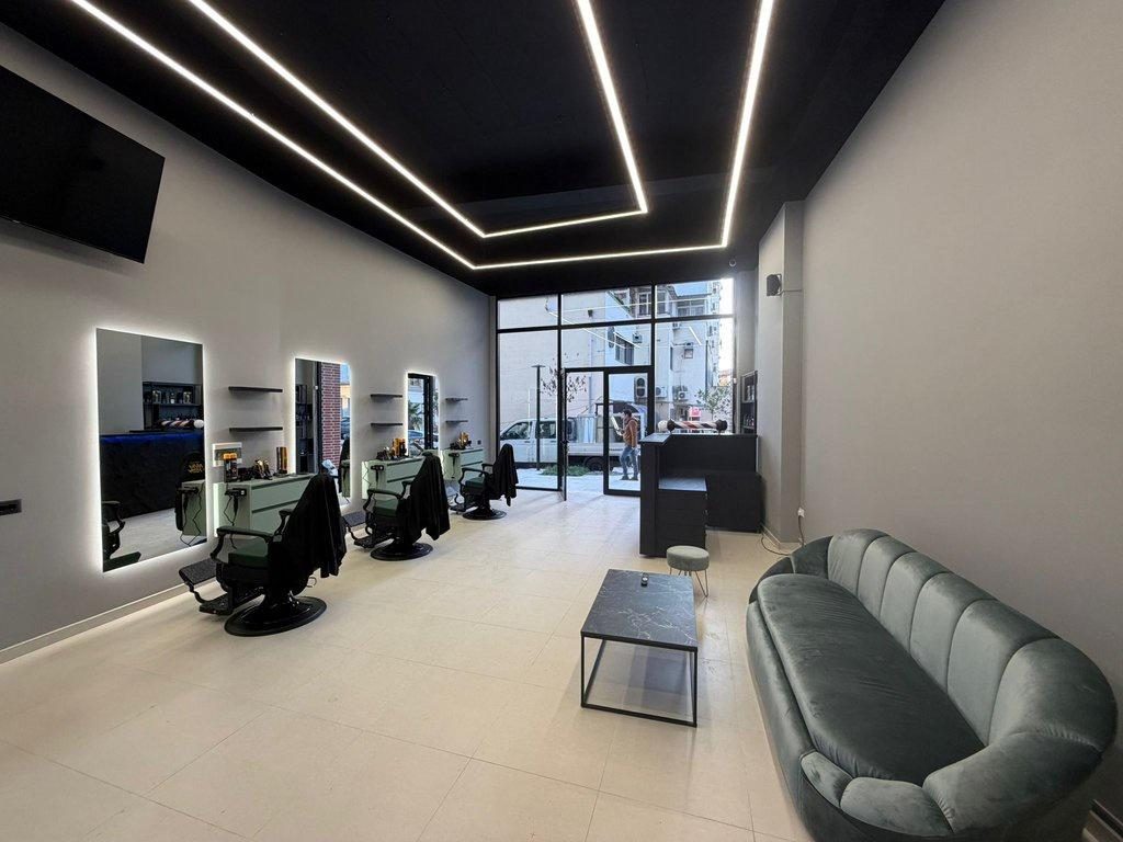 0683487469 Shitet , Biznes Barber Shop, Pazari i Ri, Tirane