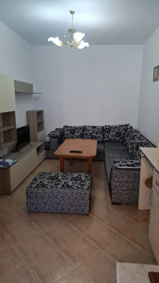 Tirane, jepet me qera apartament 1+1 Kati 2, 60 m² 450 € (Don Bosko)
