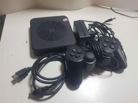 Lushnje, shes Play Station Box Game "Pandora 3D " me 8 mij lojra. Çmimi 50 mij lek te vjetra. ( lexoni te dhen