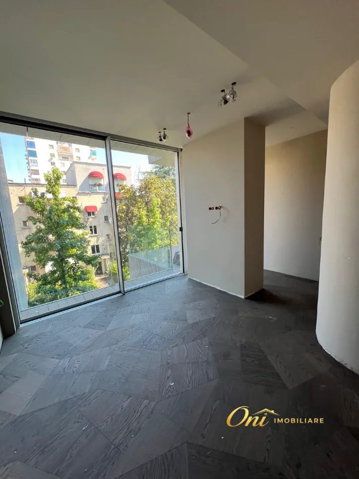 Tirane, jepet me qera zyre Kati 2, 35 m² 1.000 € (BLLOK)