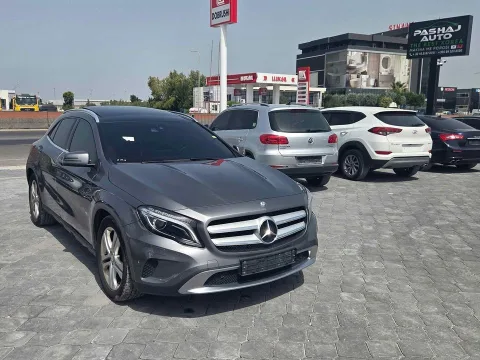 Mercedes benz GLA 220 nafte viti 2016