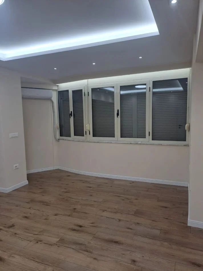 Tirane, jepet me qera Kati 1, 80 m² 900 €