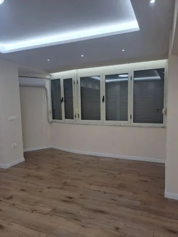 Tirane, jepet me qera Kati 1, 80 m² 900 €