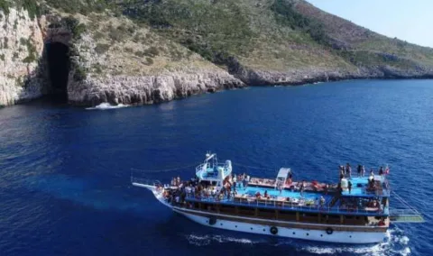 Daily Boat Trips - Daily Boat Tours - Udhetim me anije ne Vlore - Ekskurison me anije ne Vlore