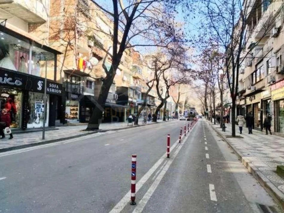 Tirane, shes ambjent biznesi Kati 0, 60 m² 240.000 € (MYSLYM SHYRI)