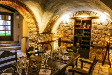 Tirane, shitet bar-resorant Kati 0, 130 m² (21 Dhjetori)