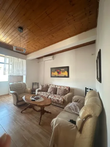 Tirane, jepet me qera apartament 1+1+Ballkon Kati 3, 70 m² 400 € (Varri i Bamit)