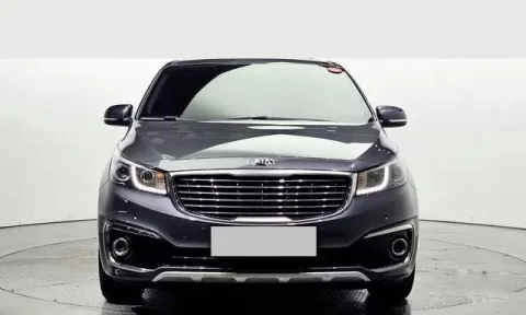 Carnival 9-seater Prestige