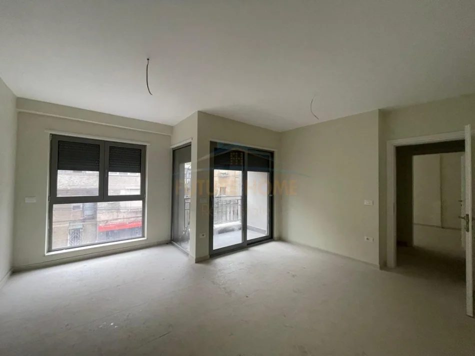 Tirane, shitet apartament 1+1 Kati 2, 64 m² 165.000 € (Shkolla e Kuqe)
