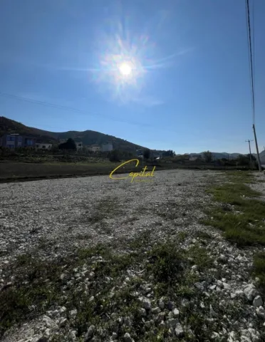 Tirane, jepet me qera toke , 2.200 m² (PEZE HELMES)